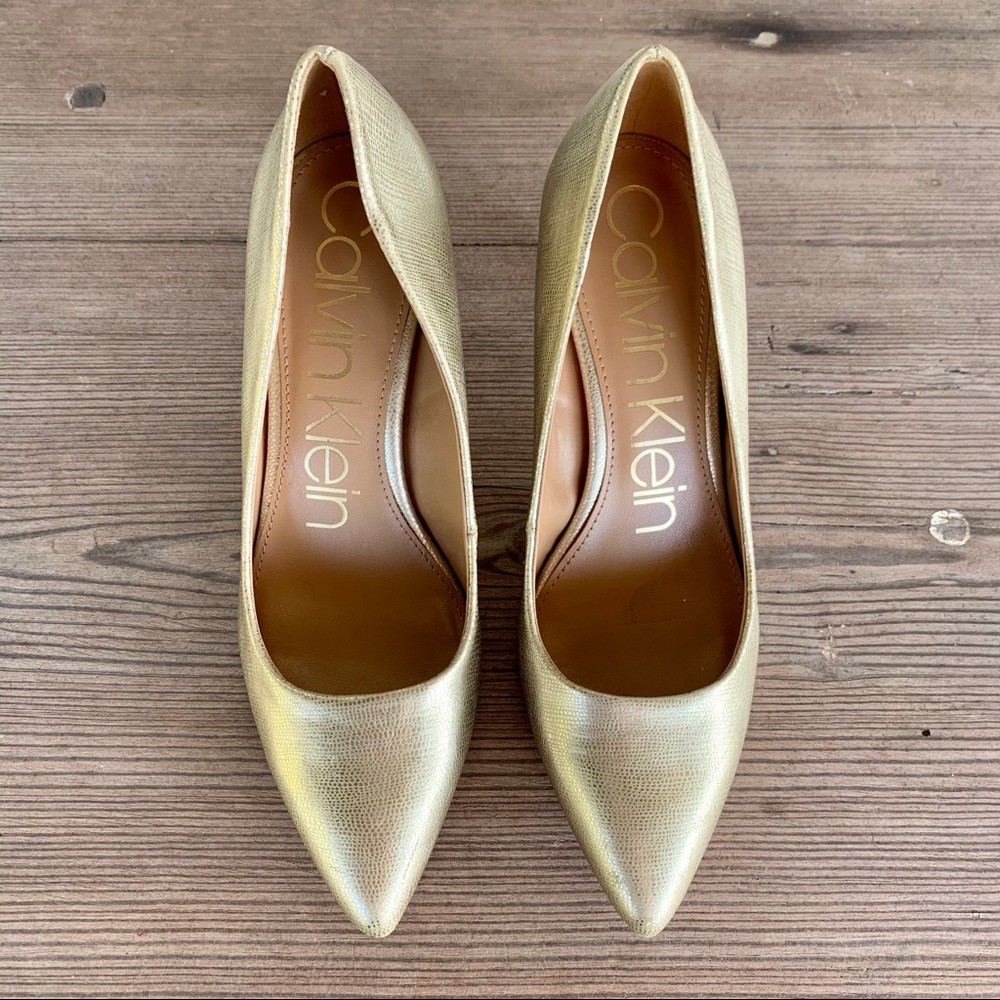 Calvin Klein Kirstin Pump in Gold Size 8.5